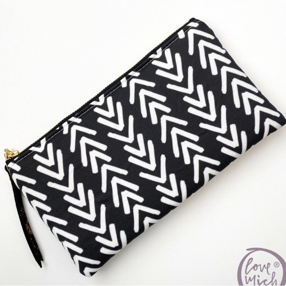 Love Mich wristlet - Picture 4 of 5